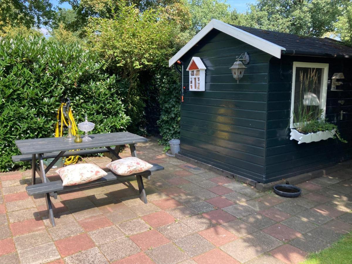 Charmant Chalet Op Een Bospark Op De Veluwe Villa Putten Bagian luar foto